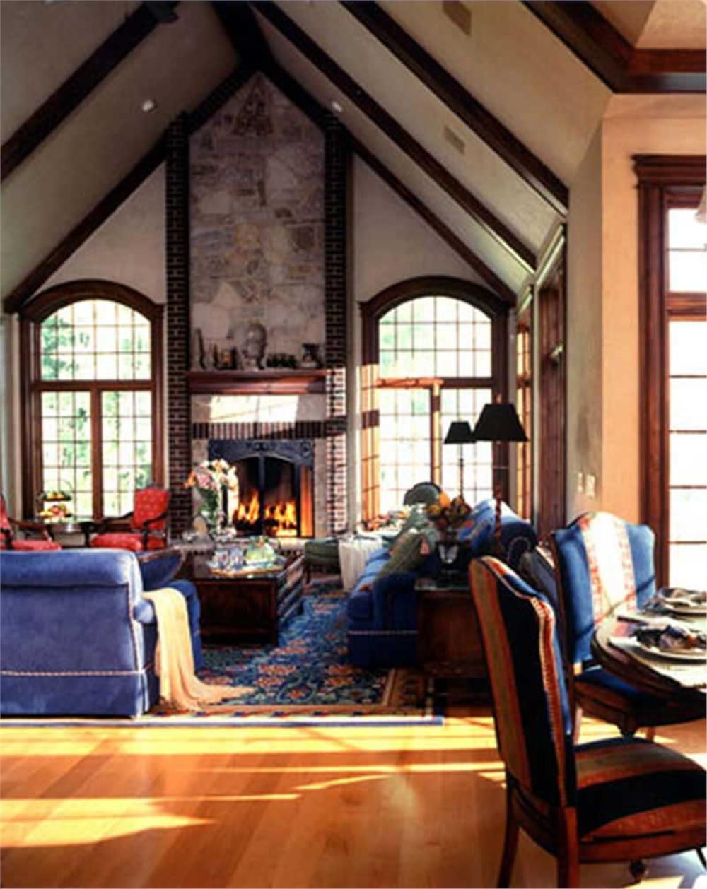 INTERIOR PHOTO