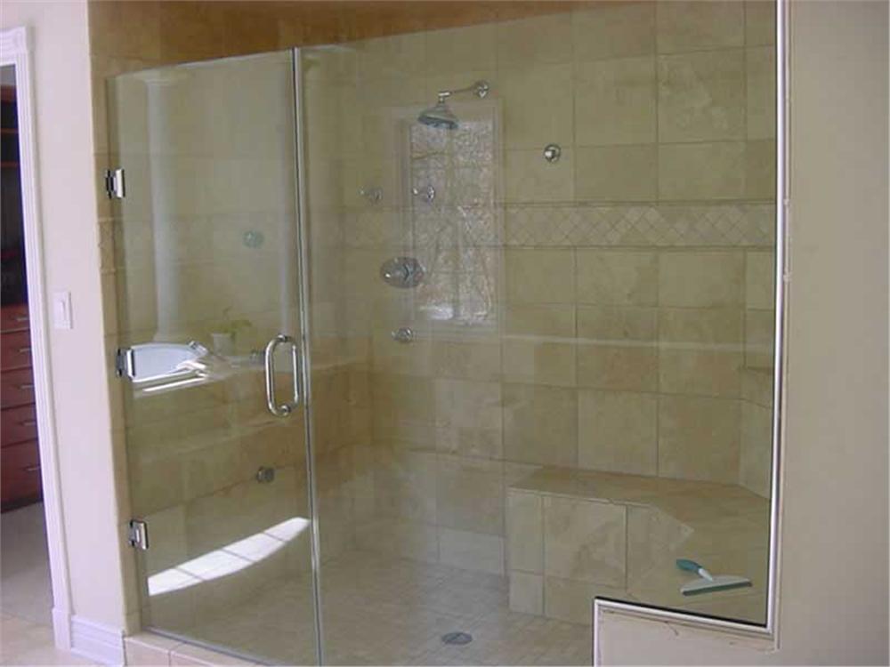 INTERIOR PHOTO