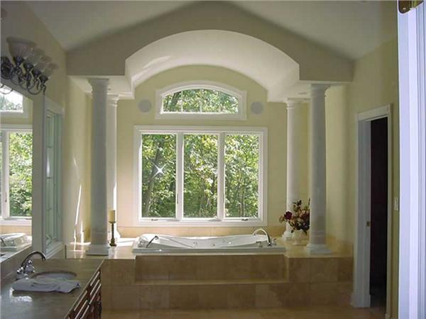 INTERIOR PHOTO