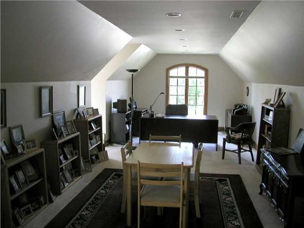 INTERIOR PHOTO
