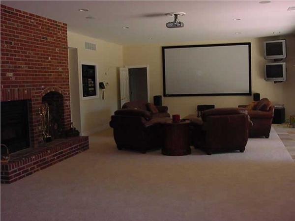 INTERIOR PHOTO