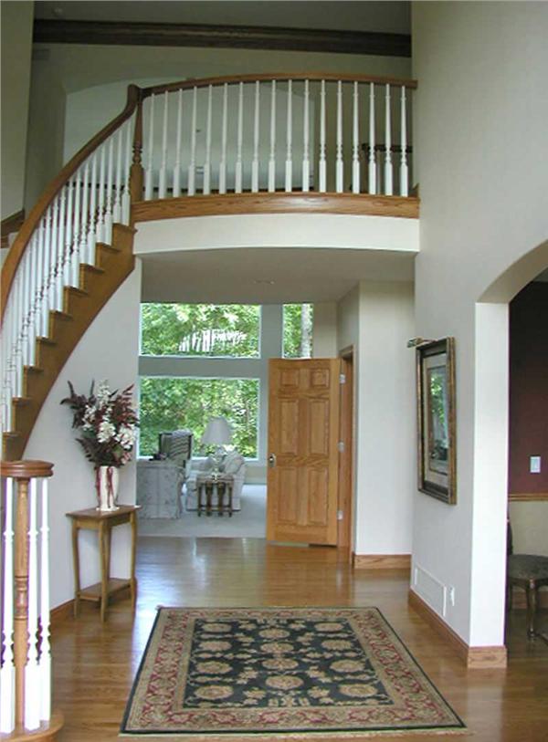 INTERIOR PHOTO