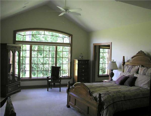 INTERIOR PHOTO
