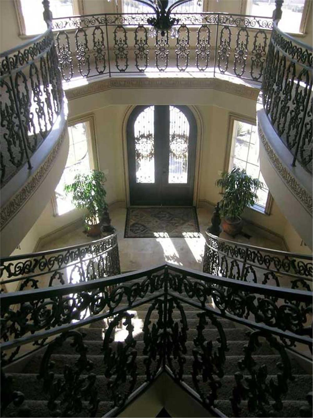 INTERIOR PHOTO