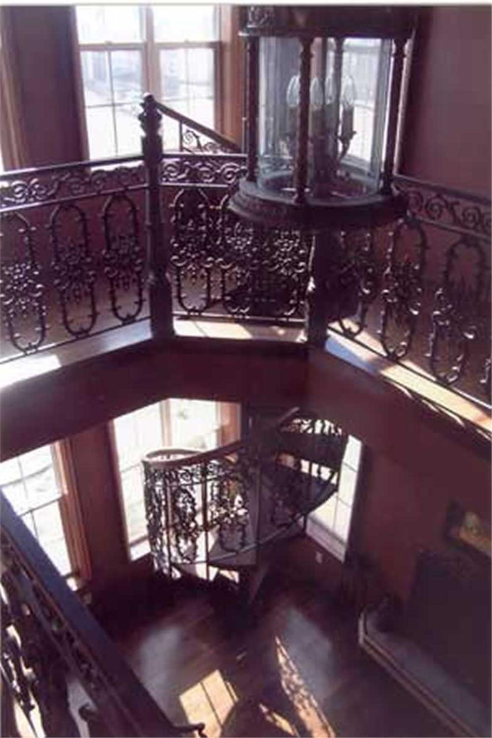 INTERIOR PHOTO