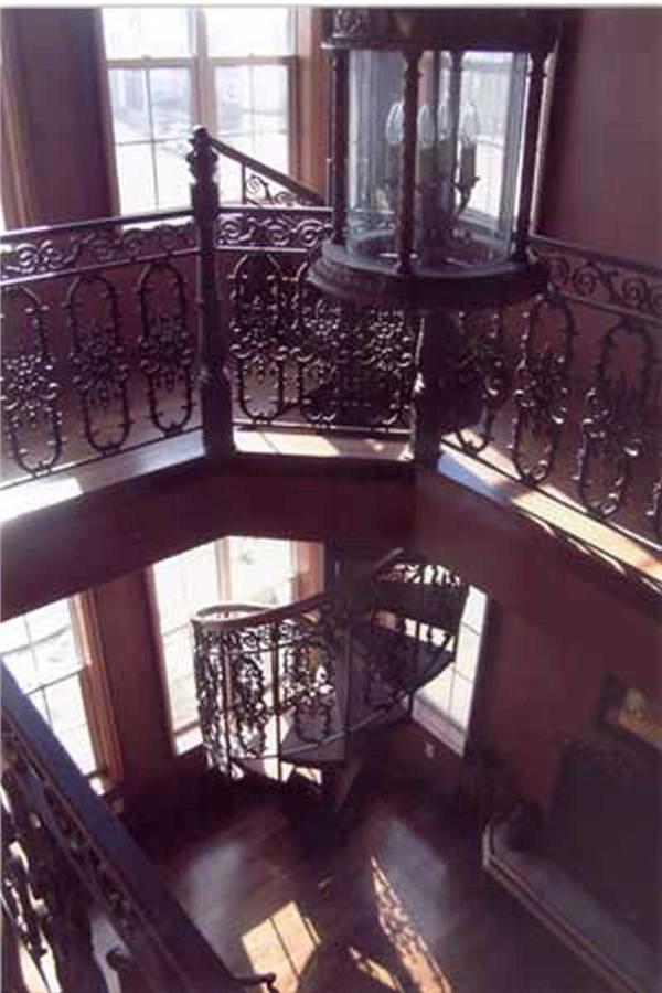 INTERIOR PHOTO