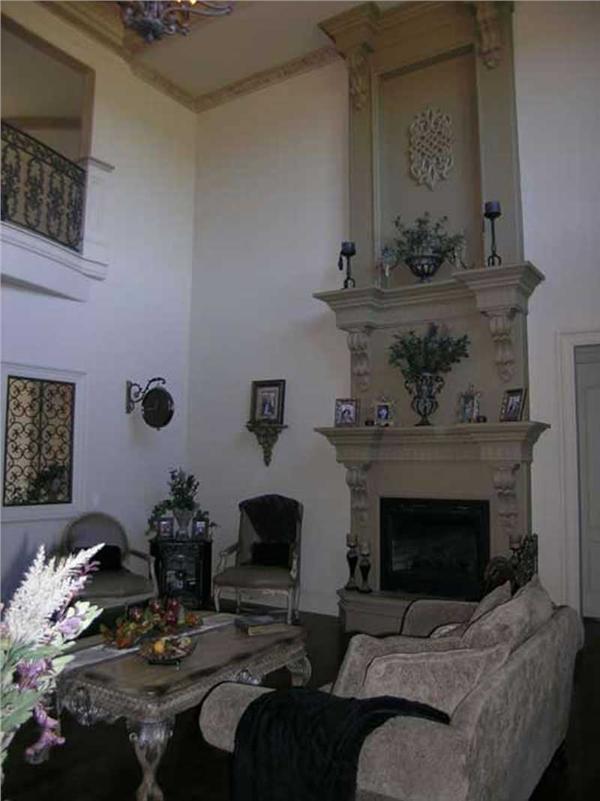 INTERIOR PHOTO