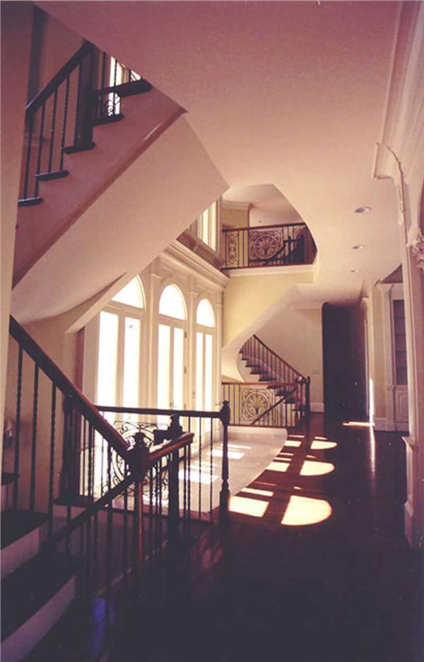INTERIOR PHOTO