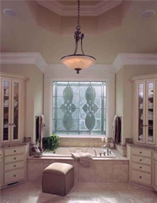 INTERIOR PHOTO