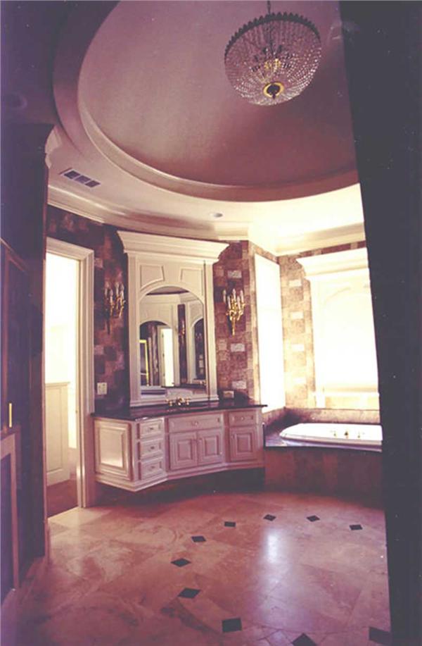 INTERIOR PHOTO