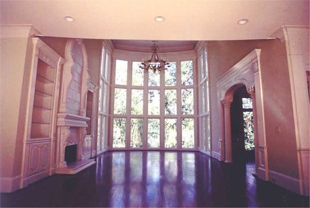 INTERIOR PHOTO