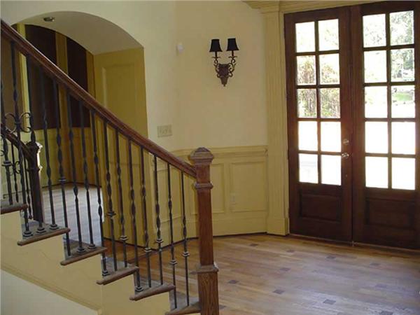 INTERIOR PHOTO