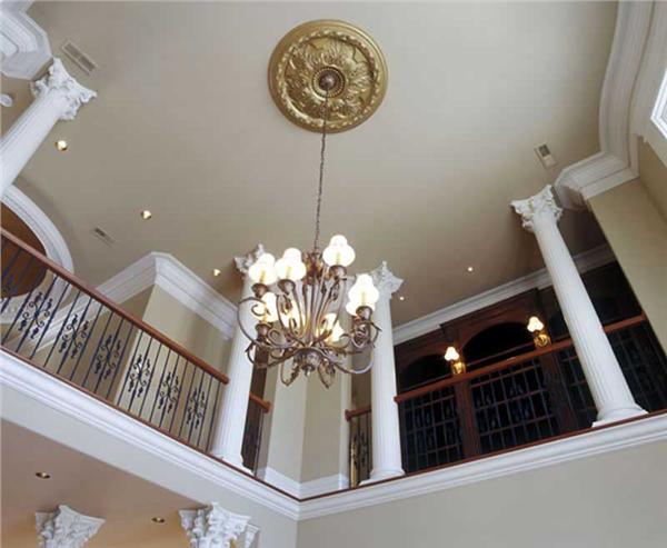 INTERIOR PHOTO