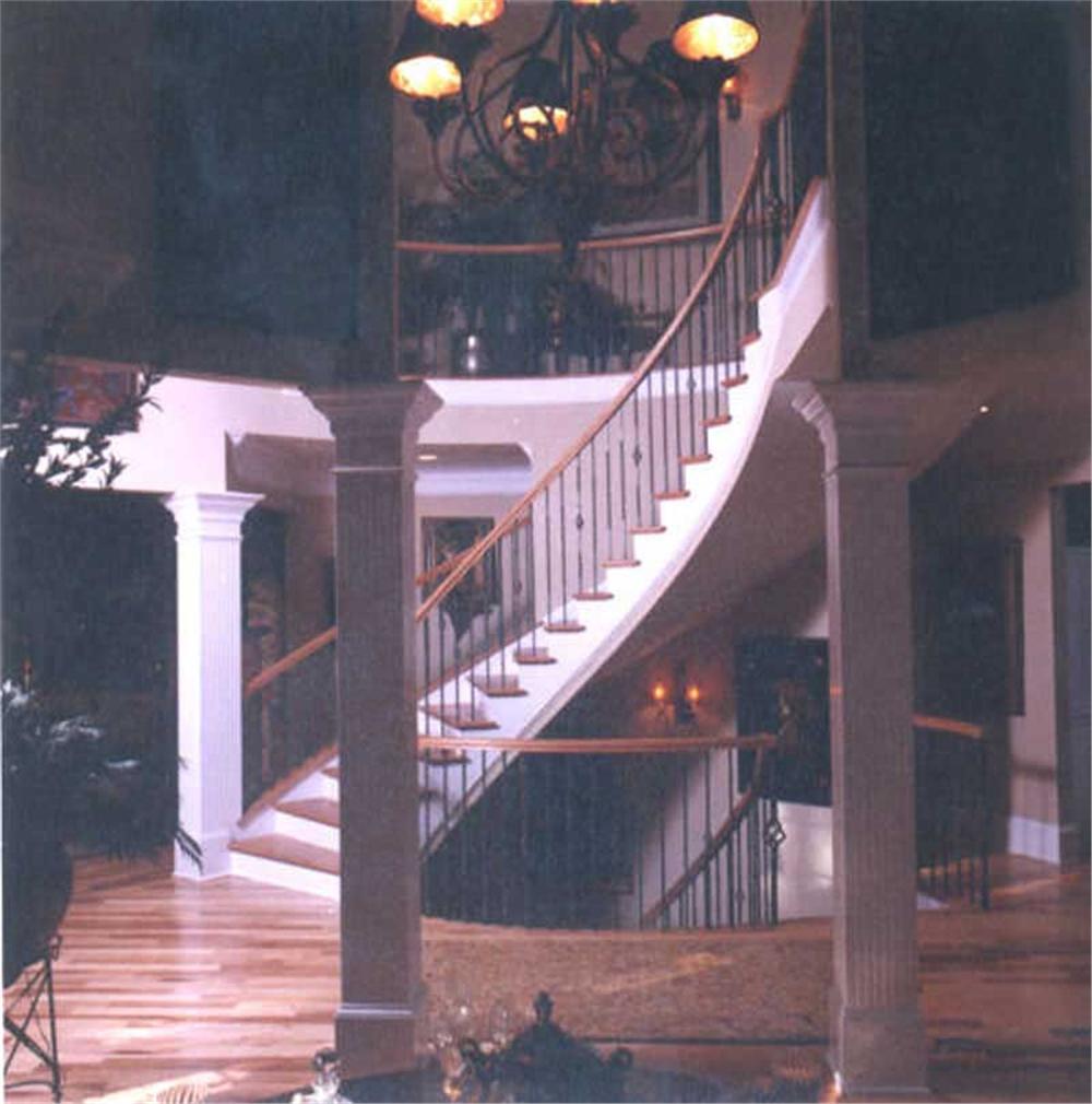 INTERIOR PHOTO