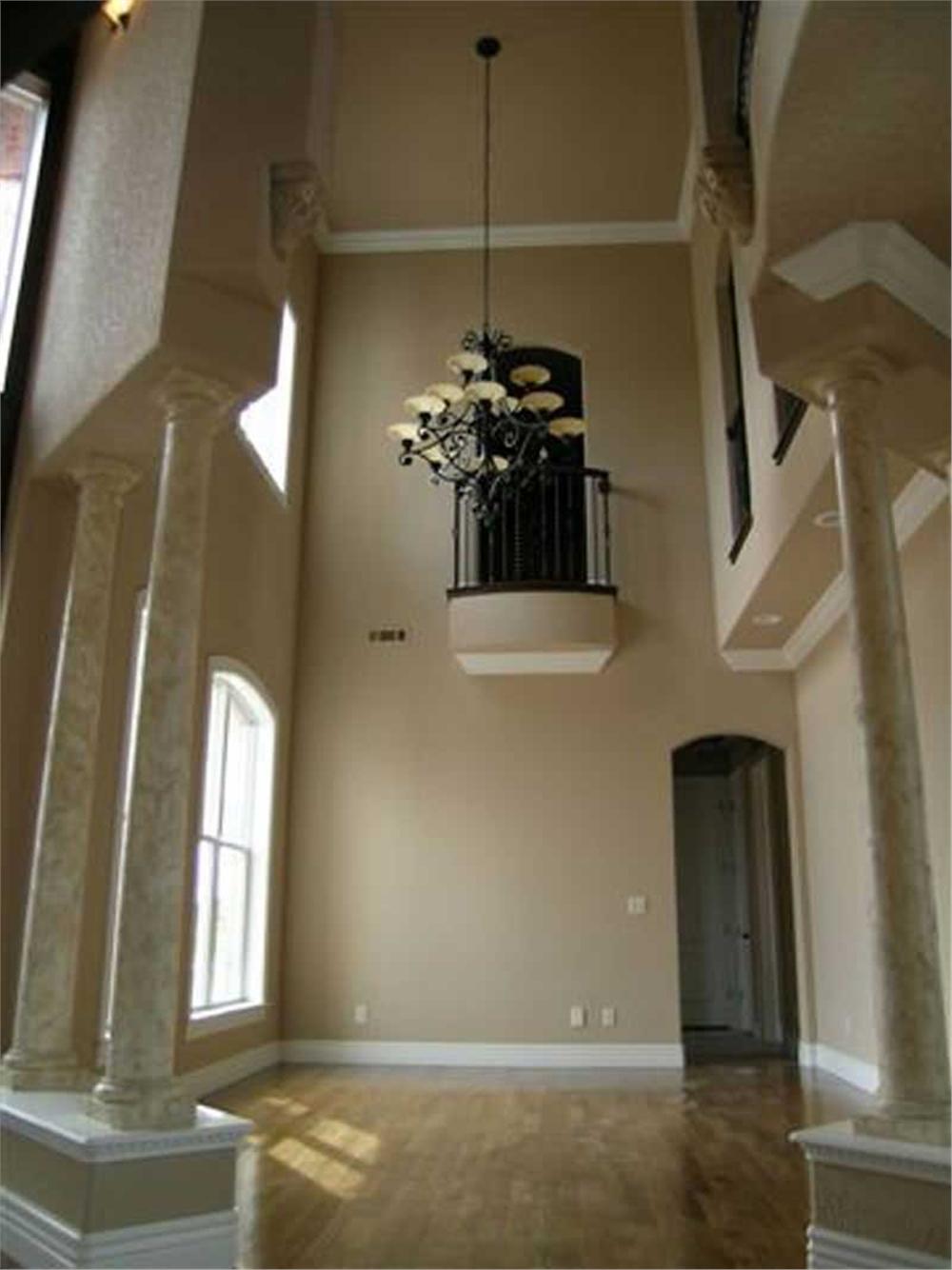 INTERIOR PHOTO