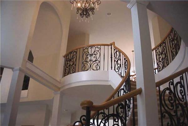 INTERIOR PHOTO