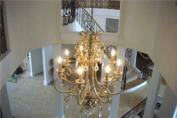 INTERIOR PHOTO