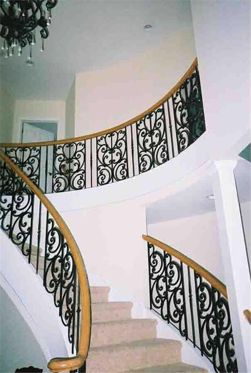 INTERIOR PHOTO