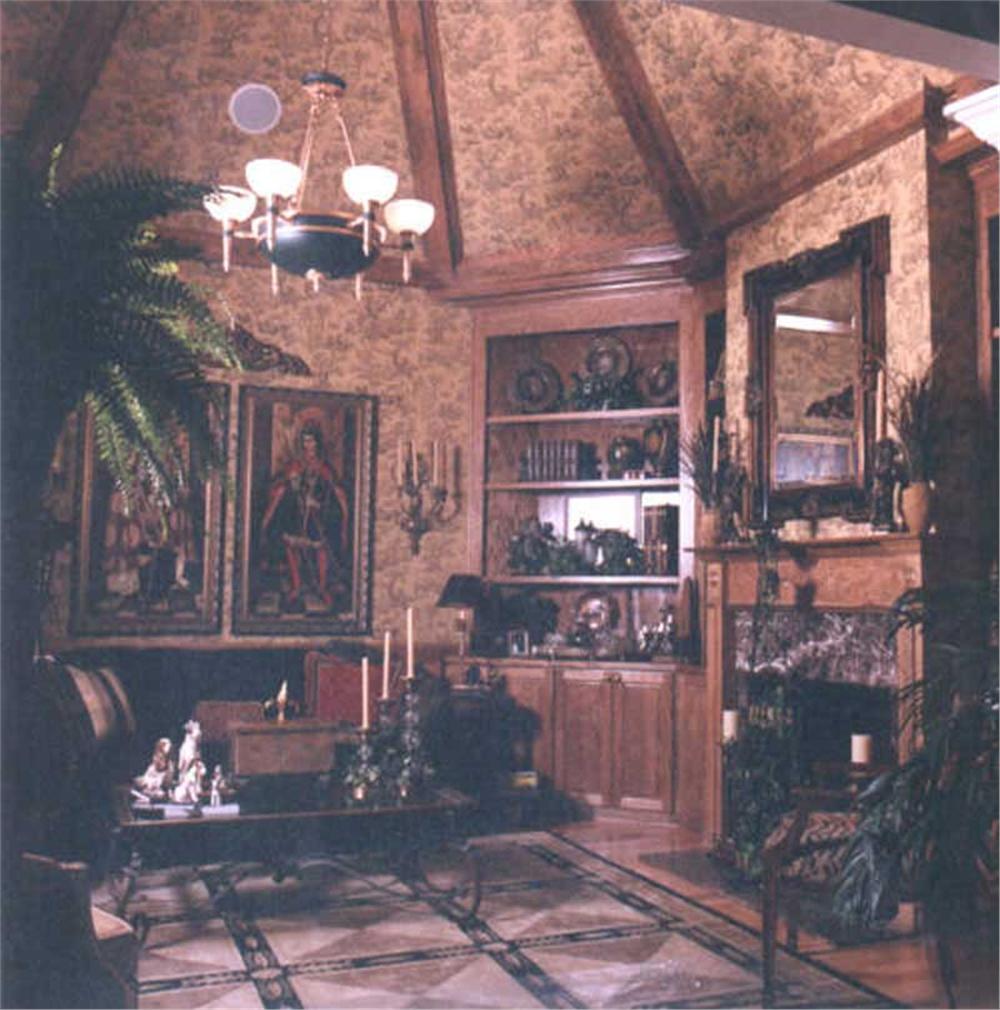 INTERIOR PHOTO