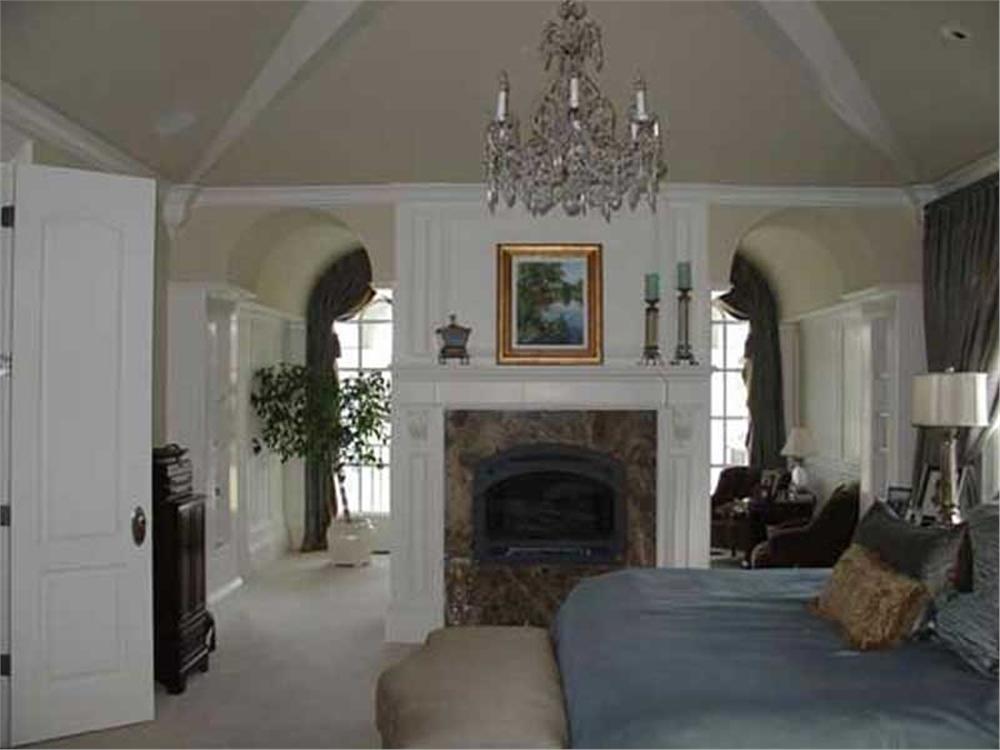 INTERIOR PHOTO