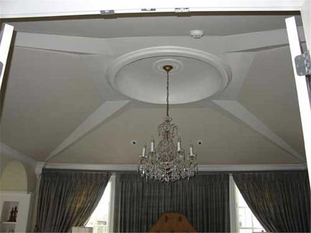 INTERIOR PHOTO