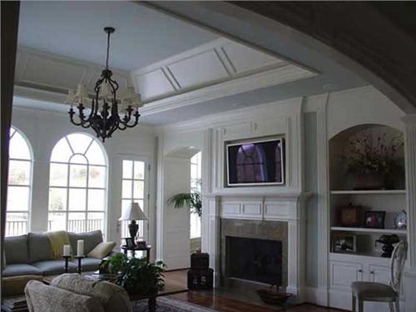 INTERIOR PHOTO