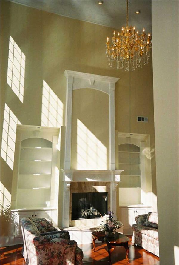 INTERIOR PHOTO