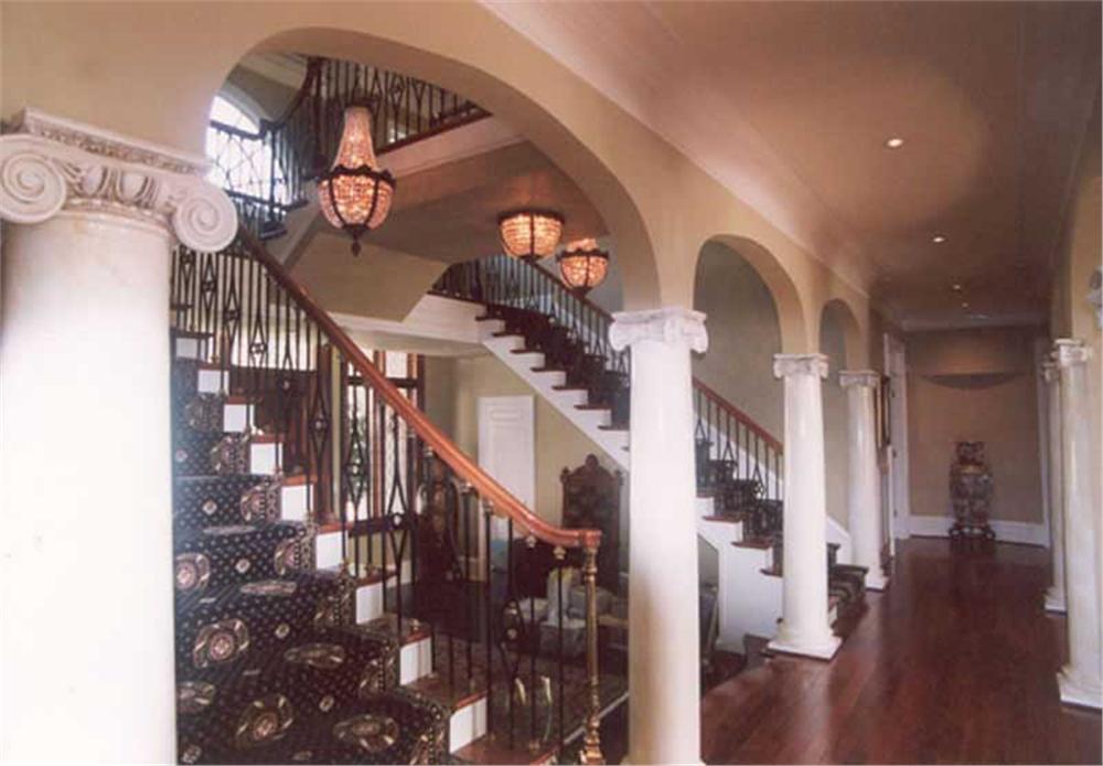 INTERIOR PHOTO