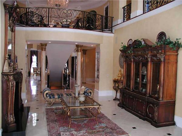 INTERIOR PHOTO