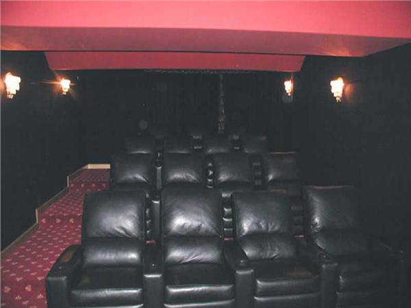 INTERIOR PHOTO