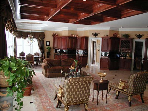 INTERIOR PHOTO