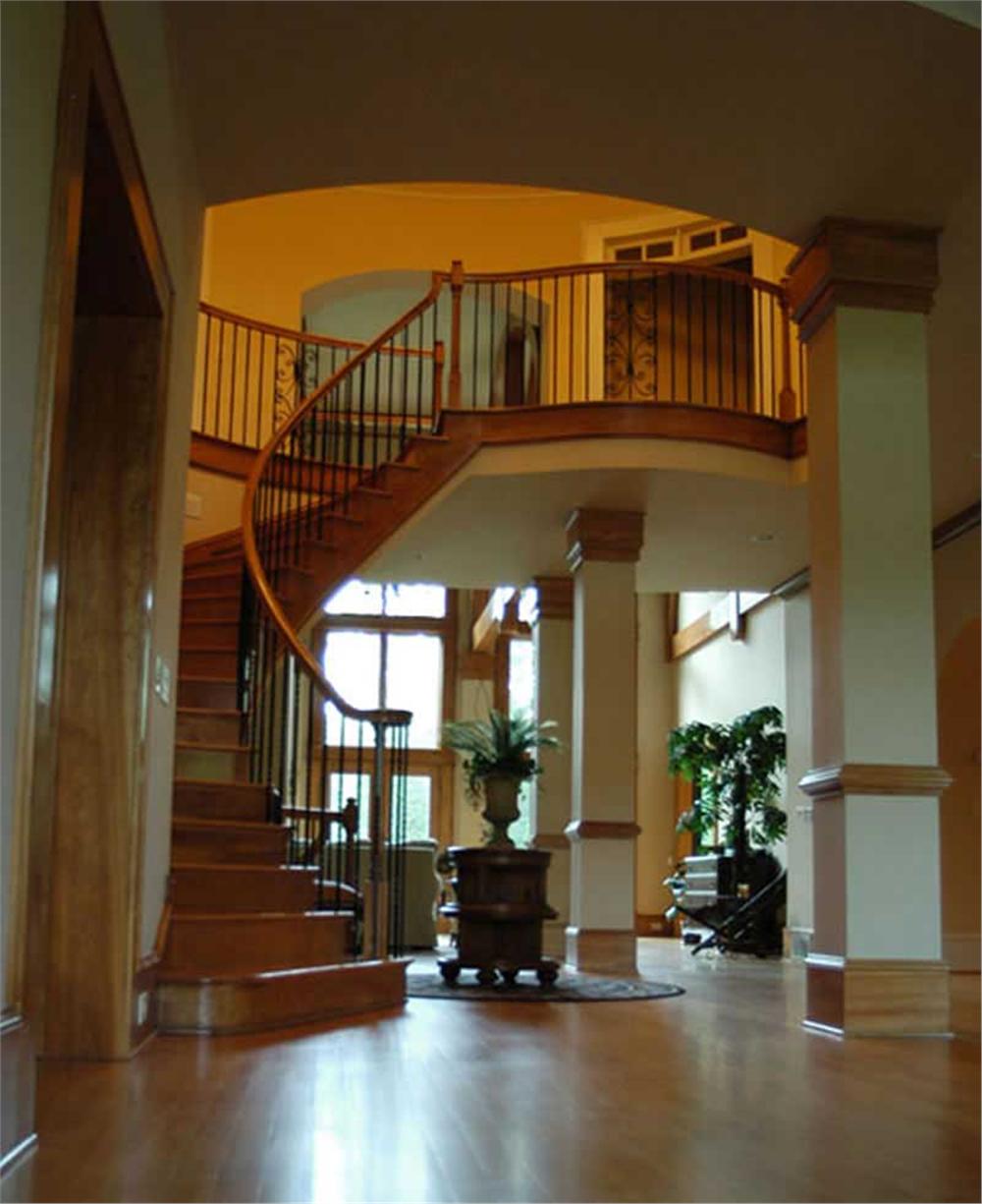 INTERIOR PHOTO