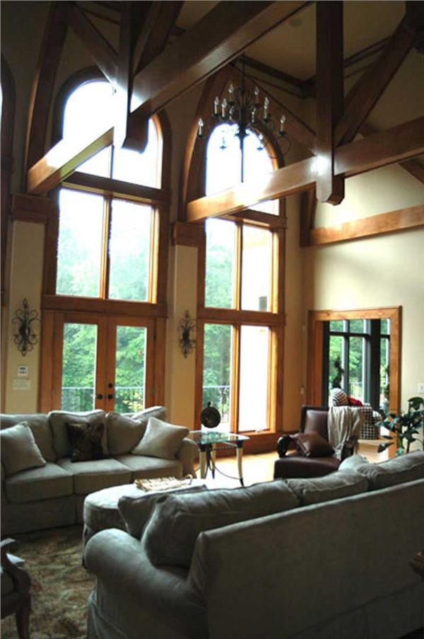 INTERIOR PHOTO