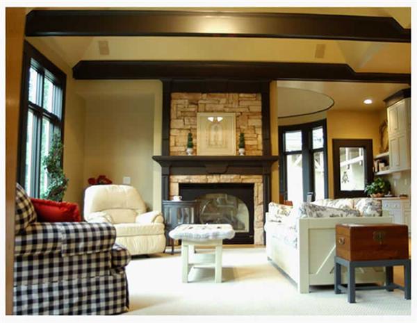 INTERIOR PHOTO