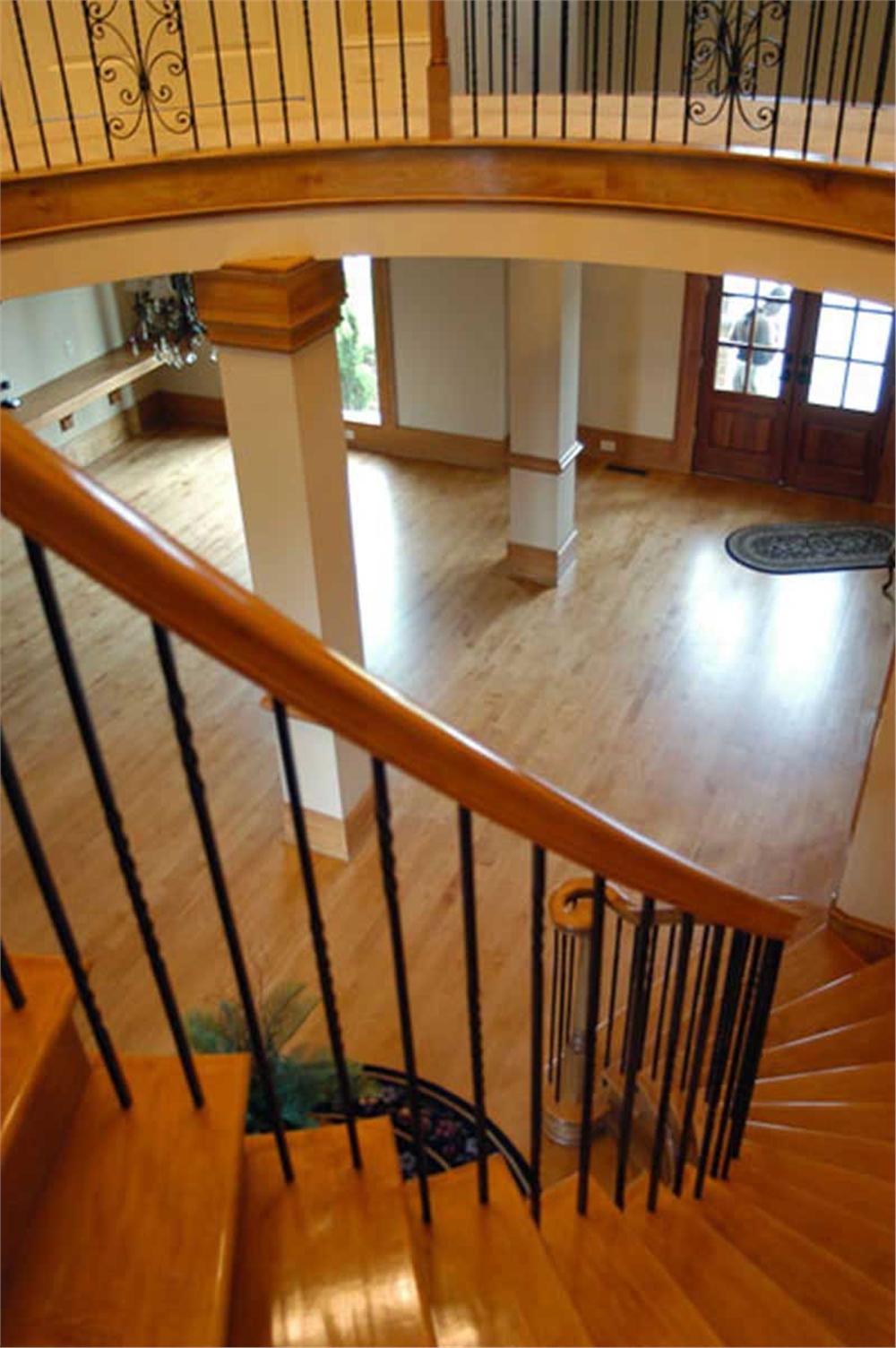 INTERIOR PHOTO