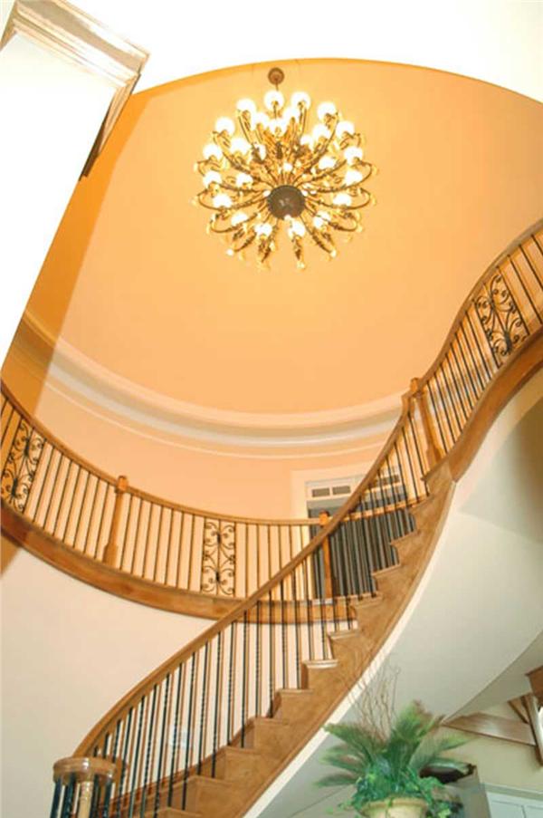 INTERIOR PHOTO