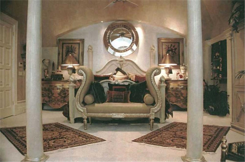 INTERIOR PHOTO