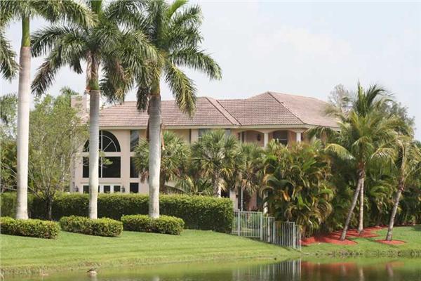 This image shows the water view of the house plan.