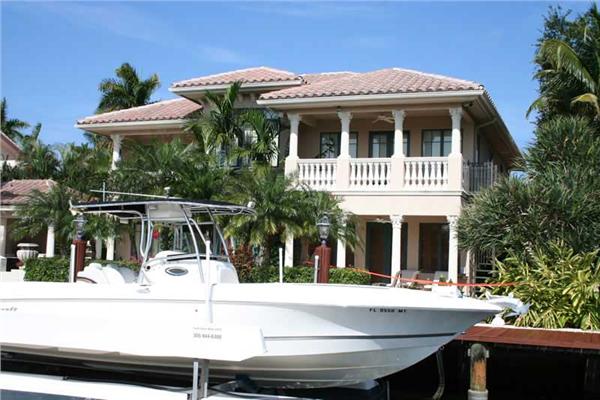 This image shows the water view of the house plan.