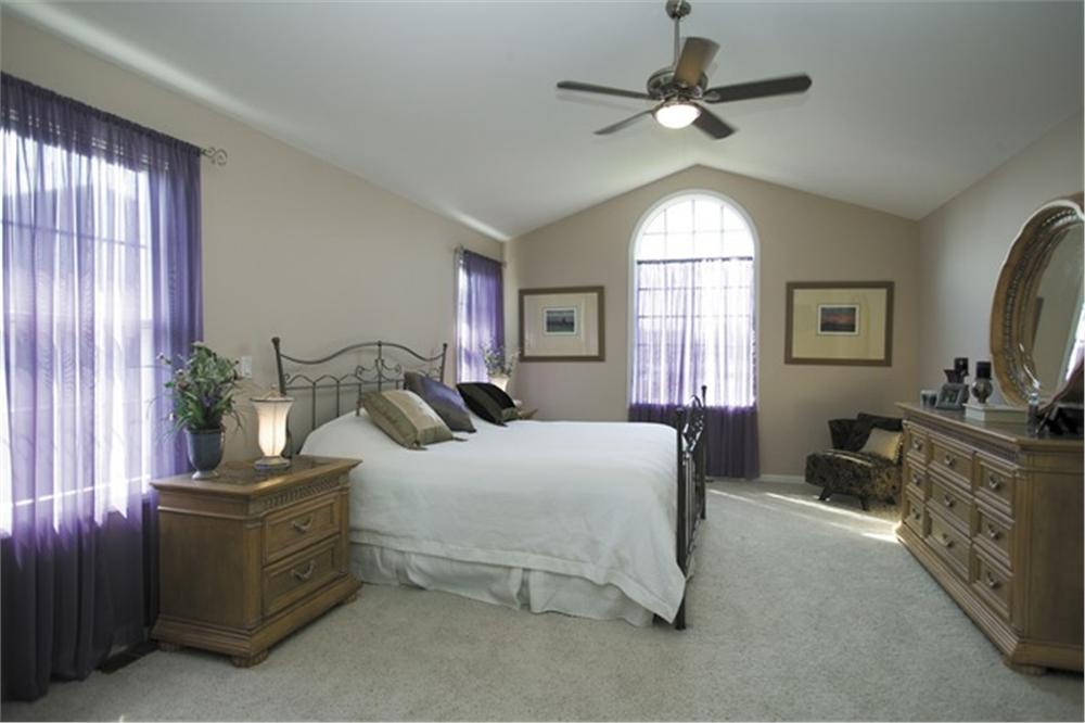 109-1192 house plan master bedroom