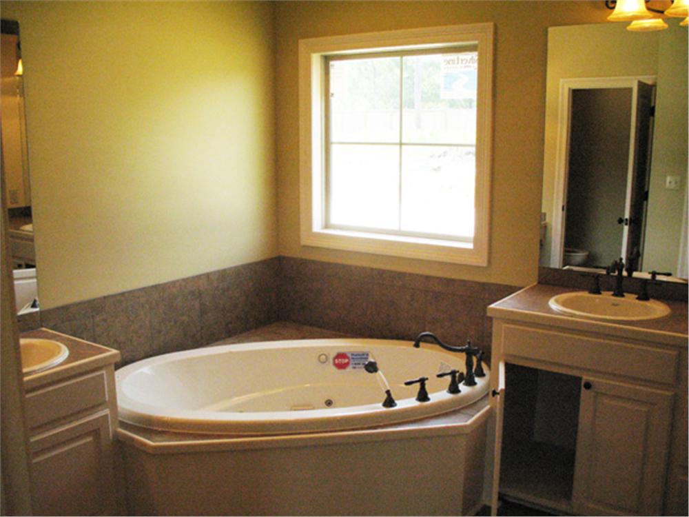 141-1007 house plan master bath