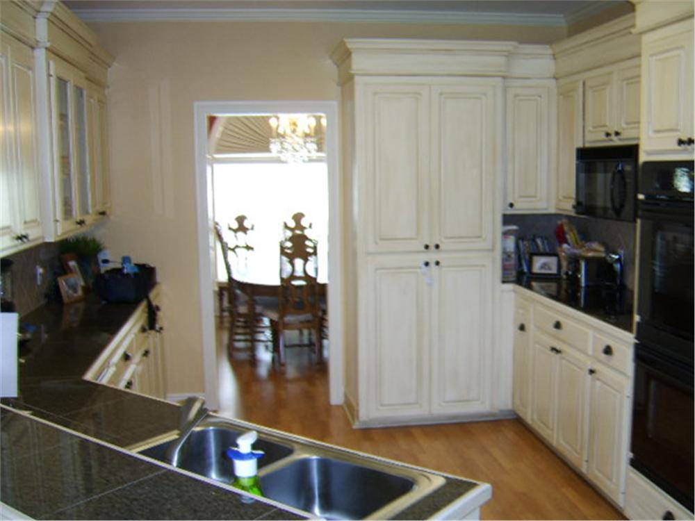141-1196 house plan kitchen