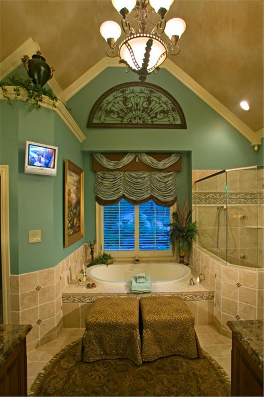 163-1052 interior bathroom
