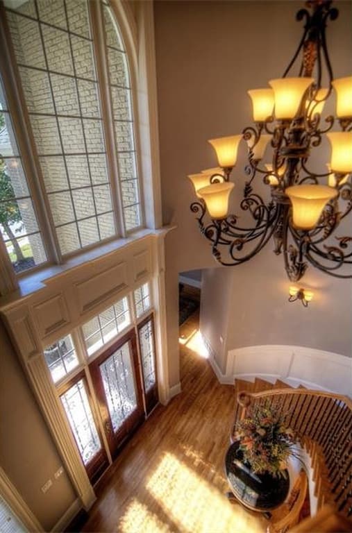 Entry Hall: Staircase