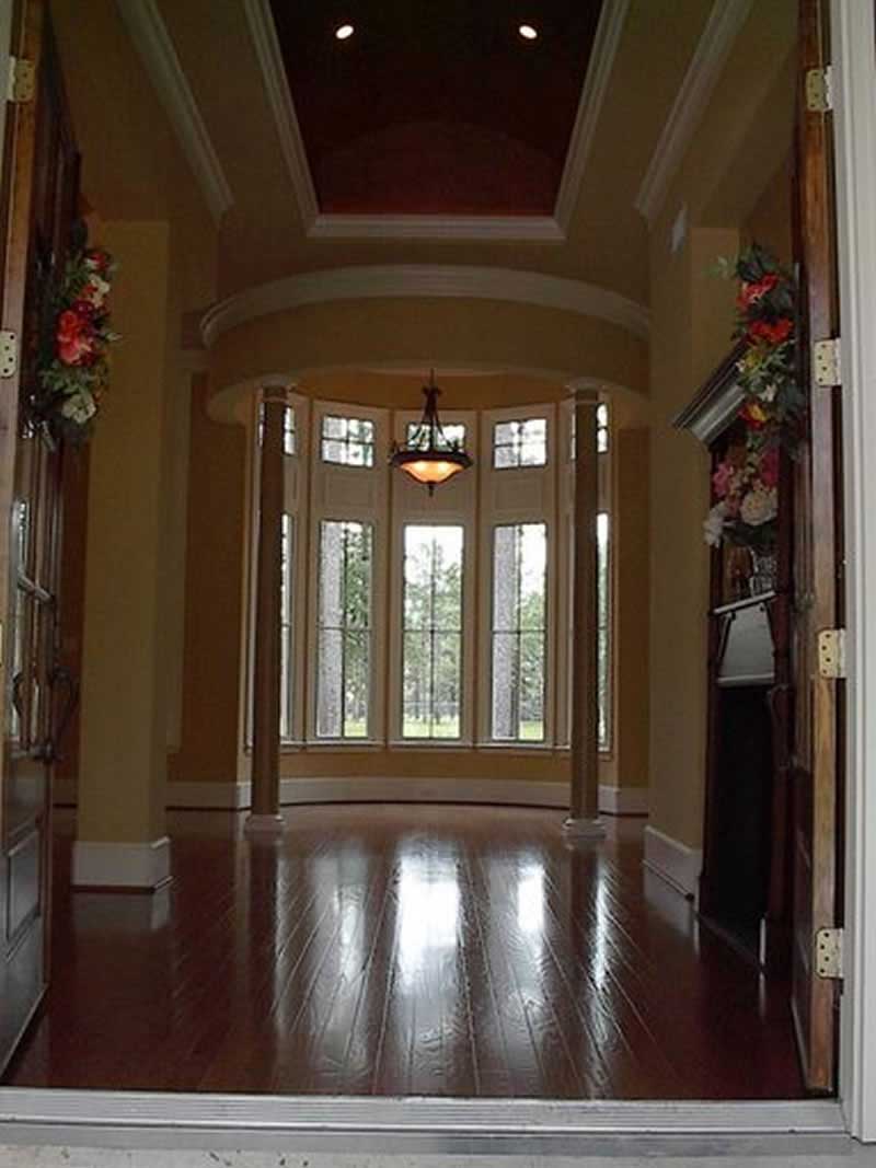 Entry Hall: Foyer