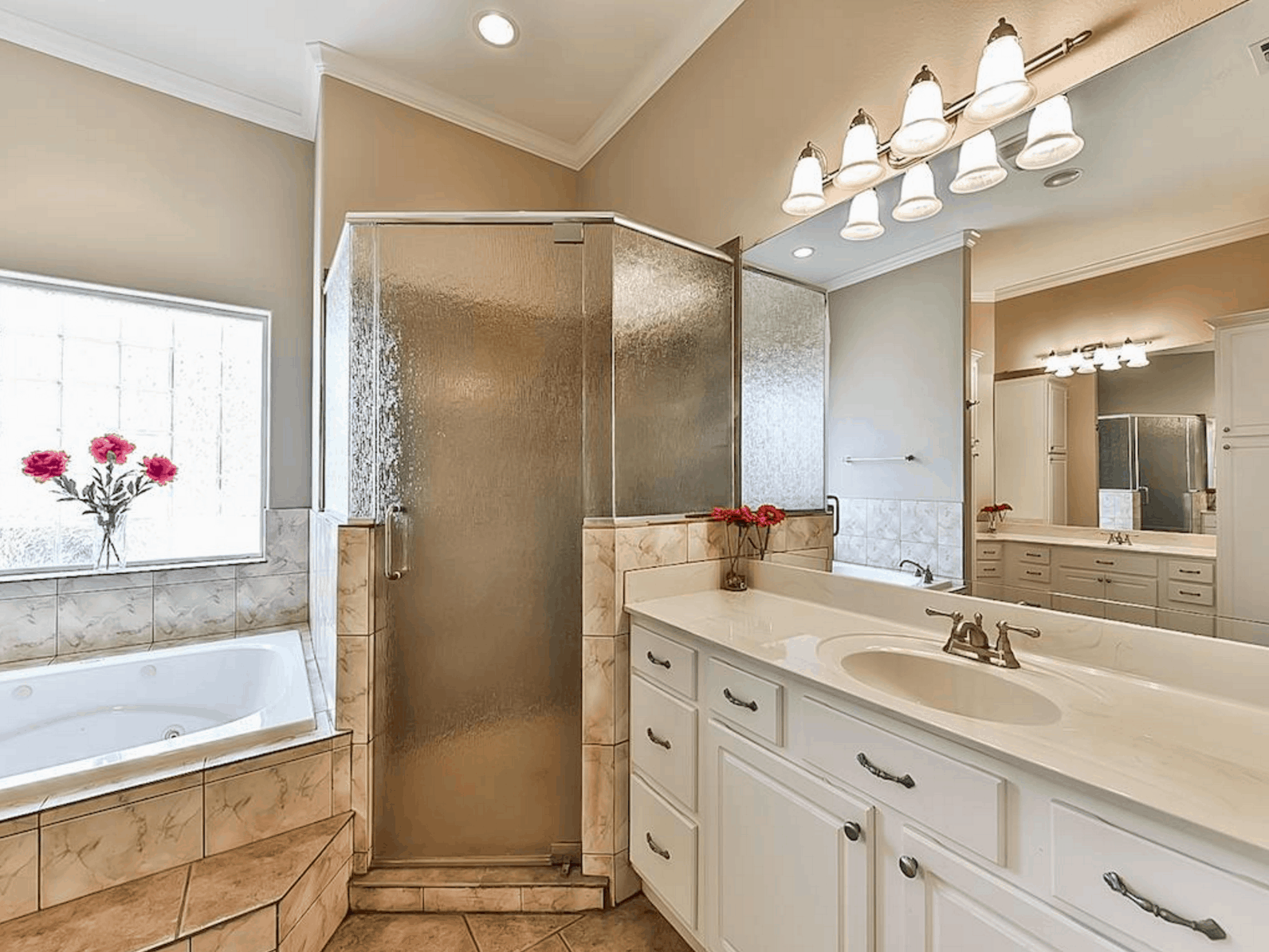 Master Bathroom: Shower