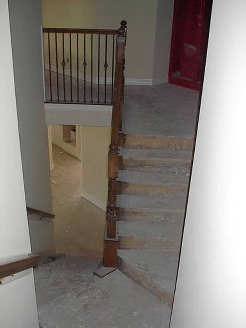 Entry Hall: Staircase