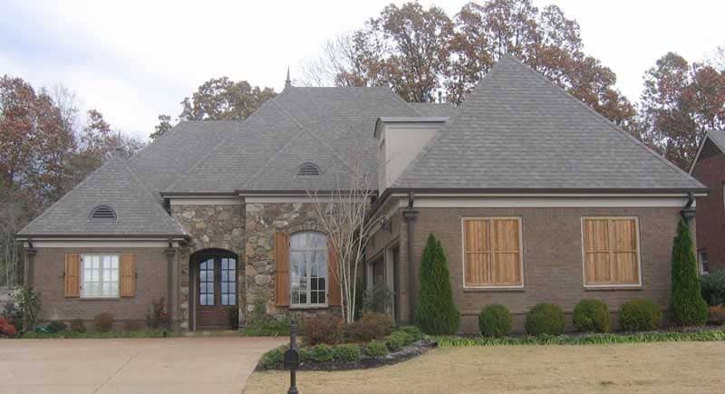 Front view of Southern home (ThePlanCollection: House Plan #170-1040)
