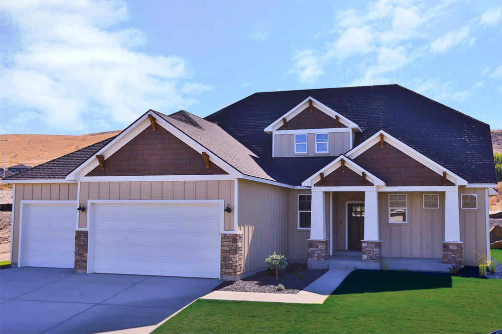 Front elevation of Craftsman home (ThePlanCollection: House Plan #100-1274)