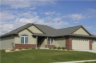 3-Bedroom, 1540 Sq Ft Ranch House Plan - 101-1852 - Front Exterior